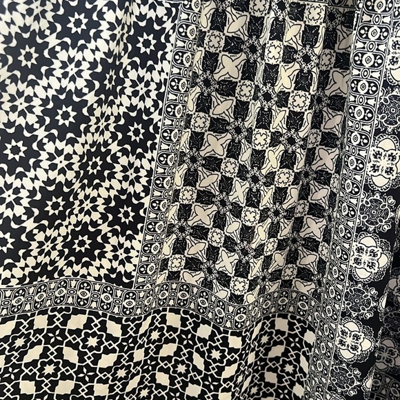 Perception Woman’s Navy and White Floral Cut Out Neckline Top 3XL - Picture 6 of 6